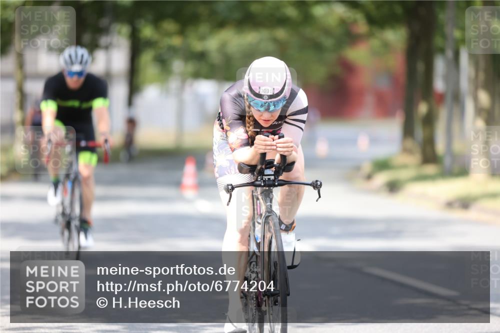 11.08.2024 - GEWOBA Citytriathlon Bremen H.Heesch http://msf.ph/oto/6774204 11.08.2024 11:41:38 Radfahren 758, 786, 835, 859, 896, 902, 965, 1020 meine-sportfotos.de