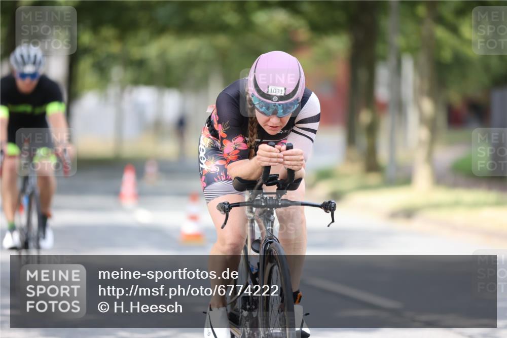 11.08.2024 - GEWOBA Citytriathlon Bremen H.Heesch http://msf.ph/oto/6774222 11.08.2024 11:41:38 Radfahren 758, 786, 835, 859, 896, 902, 965, 1020 meine-sportfotos.de