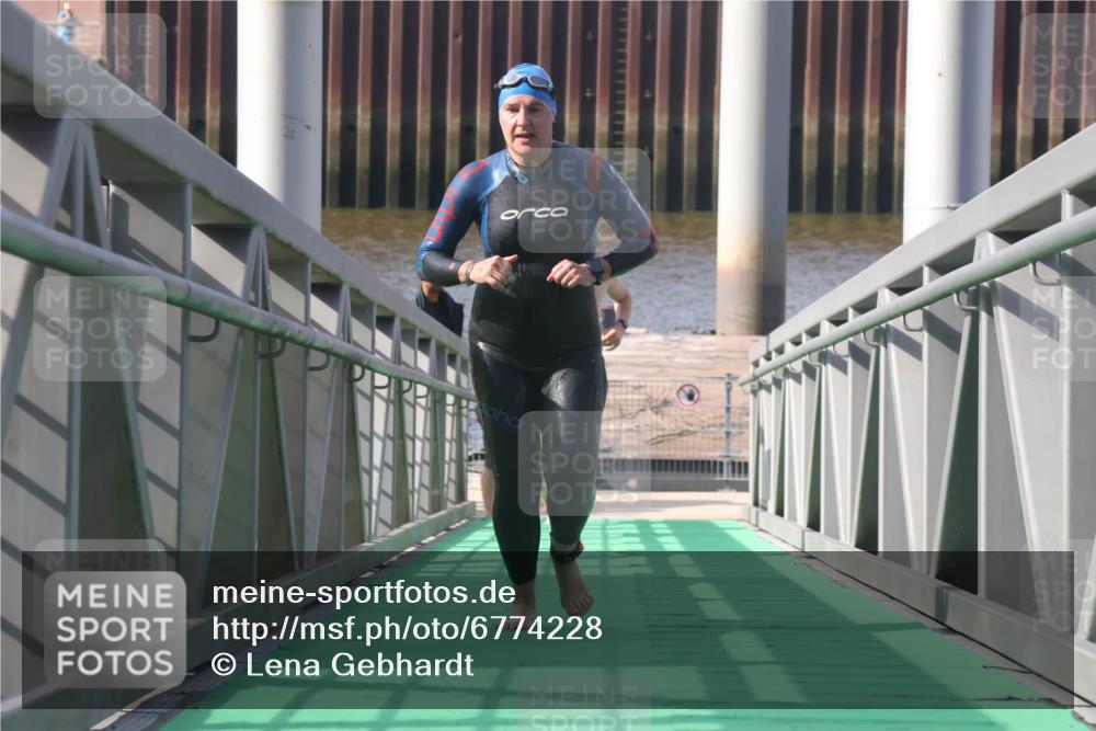 11.08.2024 - GEWOBA Citytriathlon Bremen Lena Gebhardt http://msf.ph/oto/6774228 11.08.2024 10:10:18 Schwimmen 22, 29, 50, 102, 116 meine-sportfotos.de