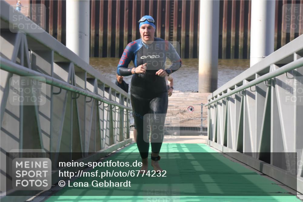 11.08.2024 - GEWOBA Citytriathlon Bremen Lena Gebhardt http://msf.ph/oto/6774232 11.08.2024 10:10:19 Schwimmen 22, 29, 50, 102, 116 meine-sportfotos.de