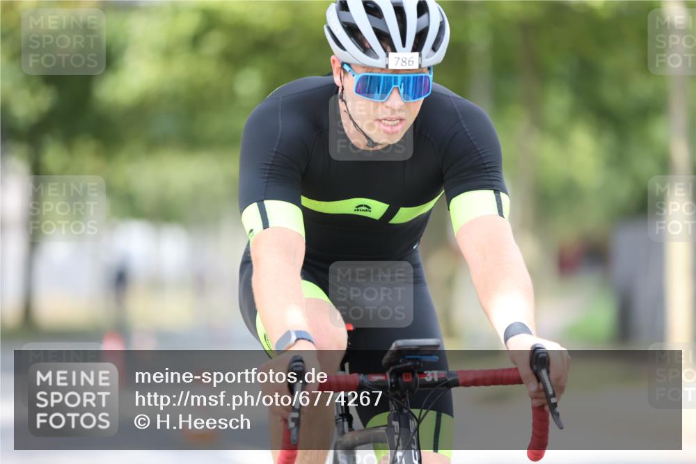11.08.2024 - GEWOBA Citytriathlon Bremen H.Heesch http://msf.ph/oto/6774267 11.08.2024 11:41:40 Radfahren 758, 786, 835, 859, 902, 965, 1020 meine-sportfotos.de