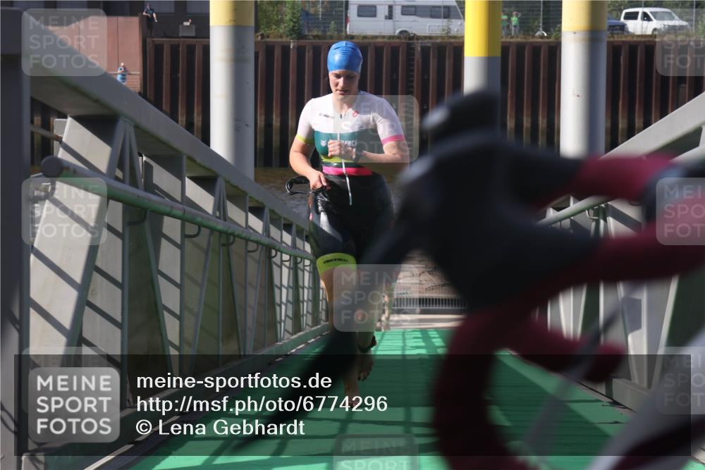 11.08.2024 - GEWOBA Citytriathlon Bremen Lena Gebhardt http://msf.ph/oto/6774296 11.08.2024 10:10:25 Schwimmen 22, 29, 51, 116 meine-sportfotos.de