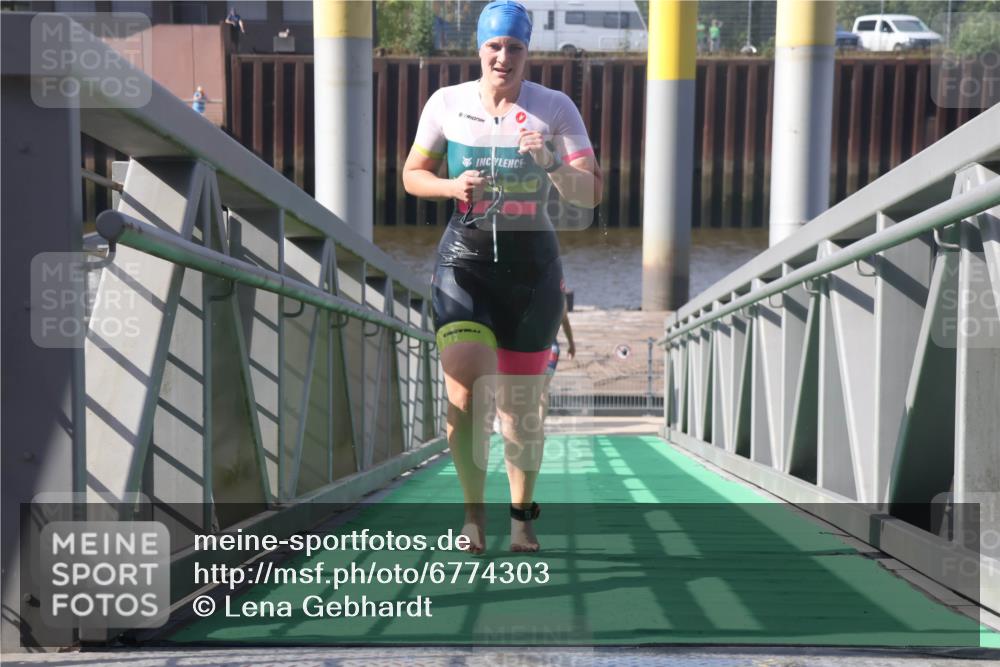 11.08.2024 - GEWOBA Citytriathlon Bremen Lena Gebhardt http://msf.ph/oto/6774303 11.08.2024 10:10:25 Schwimmen 22, 29, 51, 116 meine-sportfotos.de