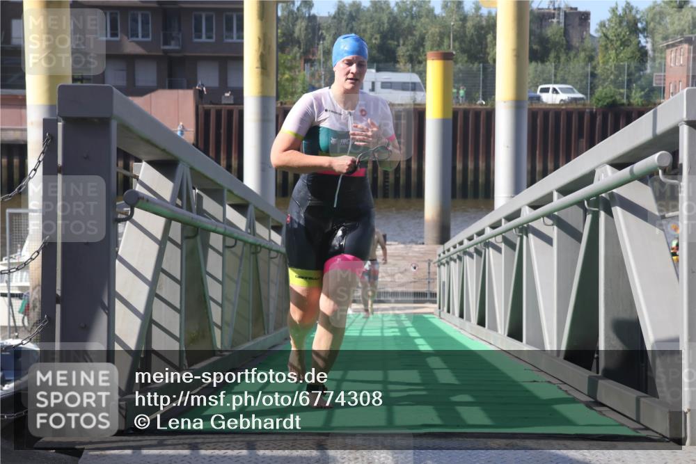11.08.2024 - GEWOBA Citytriathlon Bremen Lena Gebhardt http://msf.ph/oto/6774308 11.08.2024 10:10:26 Schwimmen 22, 29, 51, 116 meine-sportfotos.de