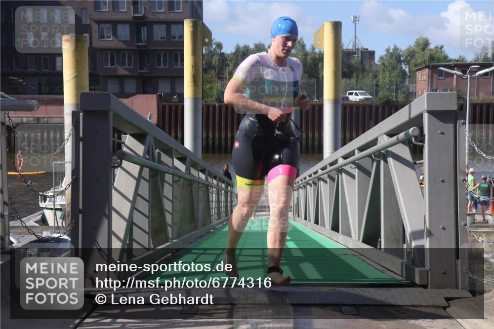 11.08.2024 - GEWOBA Citytriathlon Bremen Lena Gebhardt http://msf.ph/oto/6774316 11.08.2024 10:10:26 Schwimmen 22, 29, 51, 116 meine-sportfotos.de