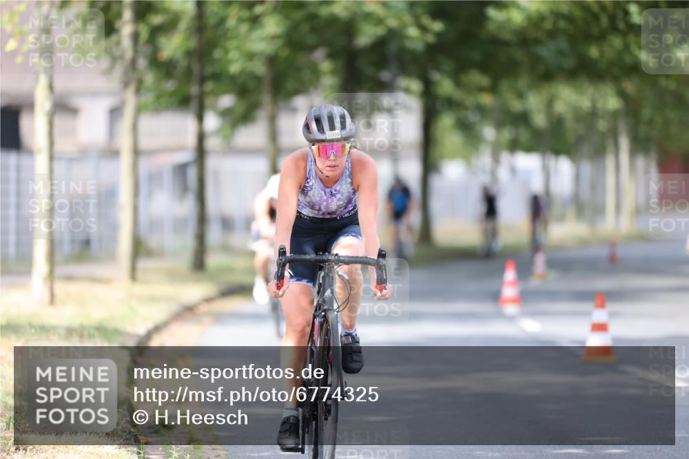 11.08.2024 - GEWOBA Citytriathlon Bremen H.Heesch http://msf.ph/oto/6774325 11.08.2024 11:41:42 Radfahren 758, 786, 835, 859, 965, 1020 meine-sportfotos.de