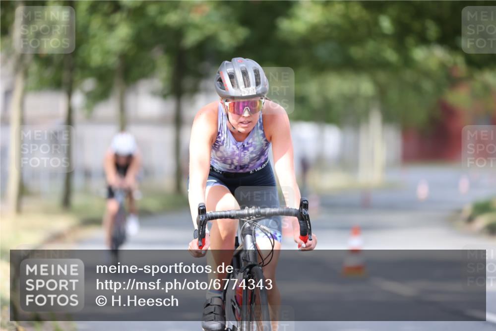 11.08.2024 - GEWOBA Citytriathlon Bremen H.Heesch http://msf.ph/oto/6774343 11.08.2024 11:41:42 Radfahren 758, 786, 835, 859, 965, 1020 meine-sportfotos.de