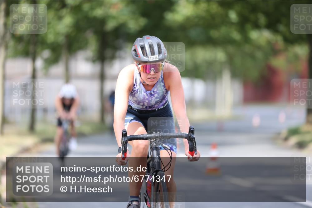 11.08.2024 - GEWOBA Citytriathlon Bremen H.Heesch http://msf.ph/oto/6774347 11.08.2024 11:41:42 Radfahren 758, 786, 835, 859, 965, 1020 meine-sportfotos.de