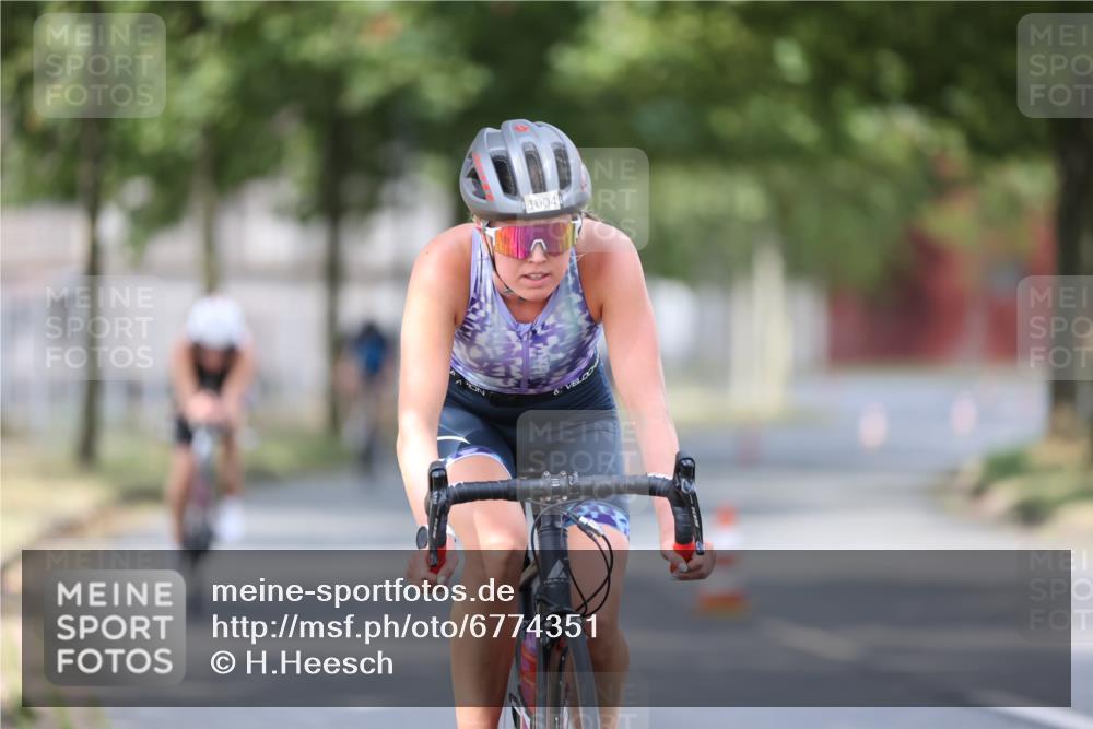 11.08.2024 - GEWOBA Citytriathlon Bremen H.Heesch http://msf.ph/oto/6774351 11.08.2024 11:41:42 Radfahren 758, 786, 835, 859, 965, 1020 meine-sportfotos.de