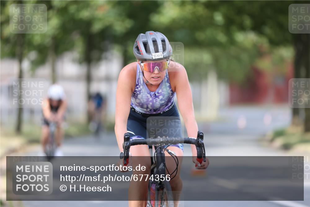 11.08.2024 - GEWOBA Citytriathlon Bremen H.Heesch http://msf.ph/oto/6774356 11.08.2024 11:41:42 Radfahren 758, 786, 835, 859, 965, 1020 meine-sportfotos.de