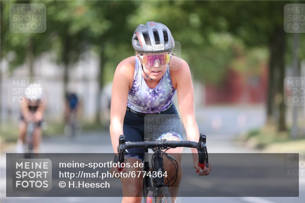 11.08.2024 - GEWOBA Citytriathlon Bremen H.Heesch http://msf.ph/oto/6774364 11.08.2024 11:41:43 Radfahren 758, 786, 835, 859, 965, 1020 meine-sportfotos.de