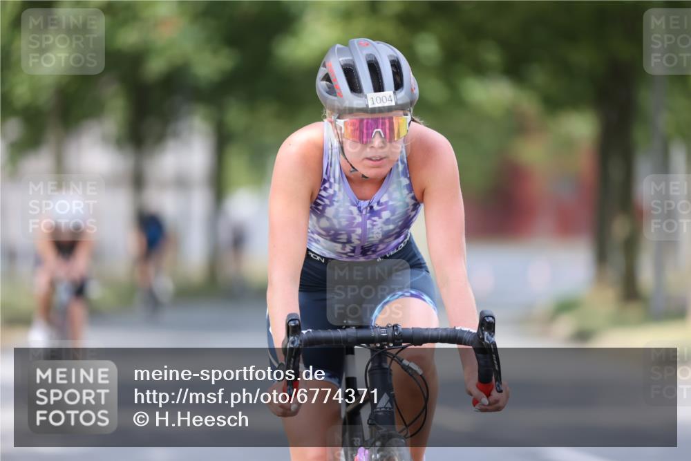 11.08.2024 - GEWOBA Citytriathlon Bremen H.Heesch http://msf.ph/oto/6774371 11.08.2024 11:41:43 Radfahren 758, 786, 835, 859, 965, 1020 meine-sportfotos.de