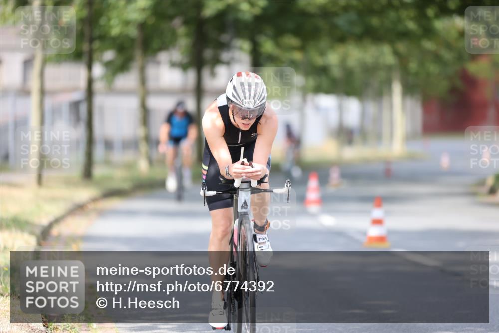 11.08.2024 - GEWOBA Citytriathlon Bremen H.Heesch http://msf.ph/oto/6774392 11.08.2024 11:41:44 Radfahren 758, 786, 835, 859, 965, 1020 meine-sportfotos.de
