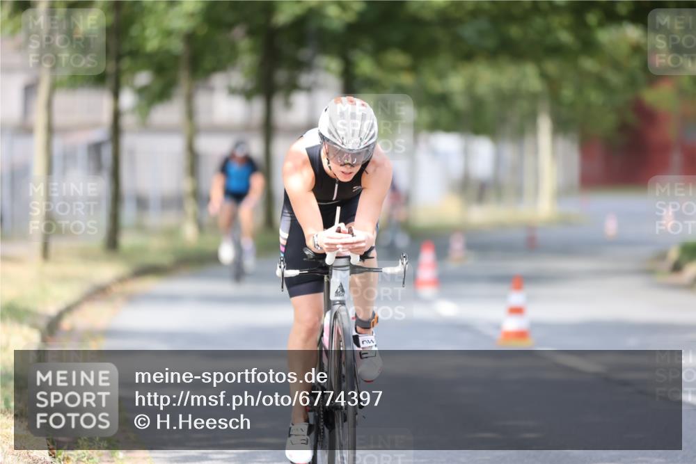11.08.2024 - GEWOBA Citytriathlon Bremen H.Heesch http://msf.ph/oto/6774397 11.08.2024 11:41:44 Radfahren 758, 786, 835, 859, 965, 1020 meine-sportfotos.de