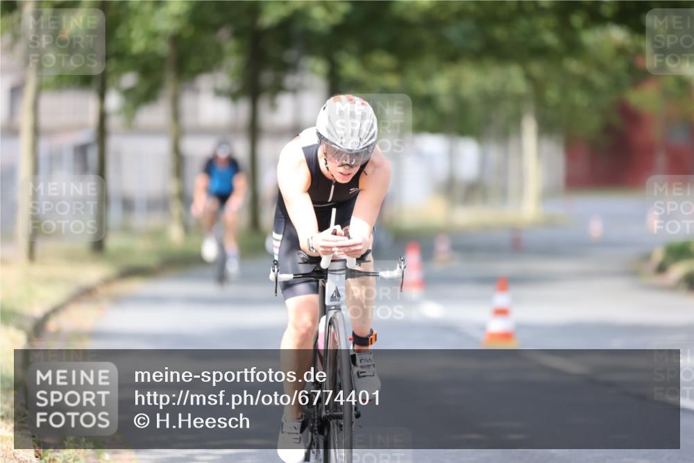 11.08.2024 - GEWOBA Citytriathlon Bremen H.Heesch http://msf.ph/oto/6774401 11.08.2024 11:41:44 Radfahren 758, 786, 835, 859, 965, 1020 meine-sportfotos.de