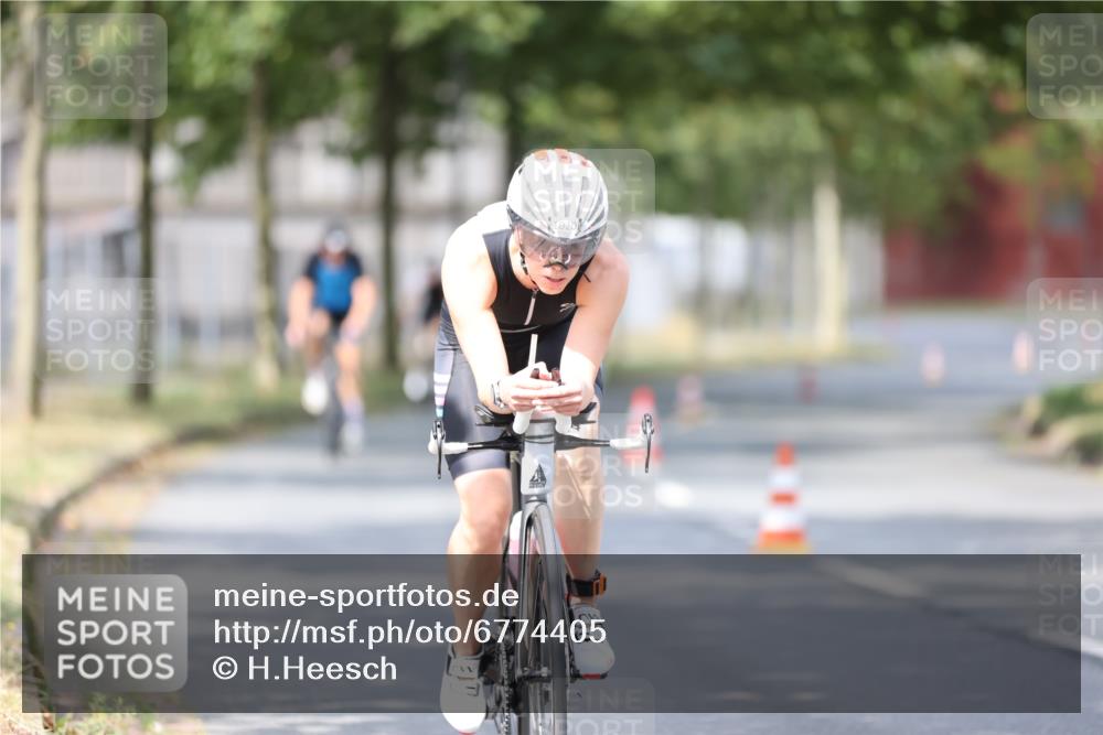 11.08.2024 - GEWOBA Citytriathlon Bremen H.Heesch http://msf.ph/oto/6774405 11.08.2024 11:41:44 Radfahren 758, 786, 835, 859, 965, 1020 meine-sportfotos.de