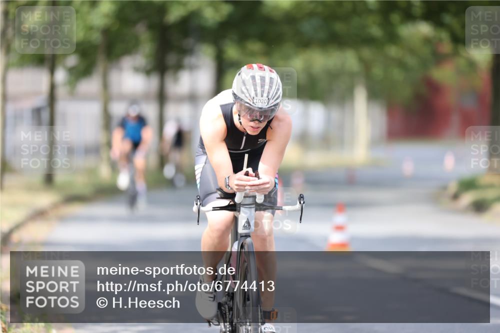 11.08.2024 - GEWOBA Citytriathlon Bremen H.Heesch http://msf.ph/oto/6774413 11.08.2024 11:41:44 Radfahren 758, 786, 835, 859, 965, 1020 meine-sportfotos.de