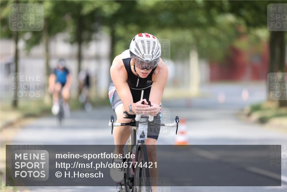 11.08.2024 - GEWOBA Citytriathlon Bremen H.Heesch http://msf.ph/oto/6774421 11.08.2024 11:41:44 Radfahren 758, 786, 835, 859, 965, 1020 meine-sportfotos.de