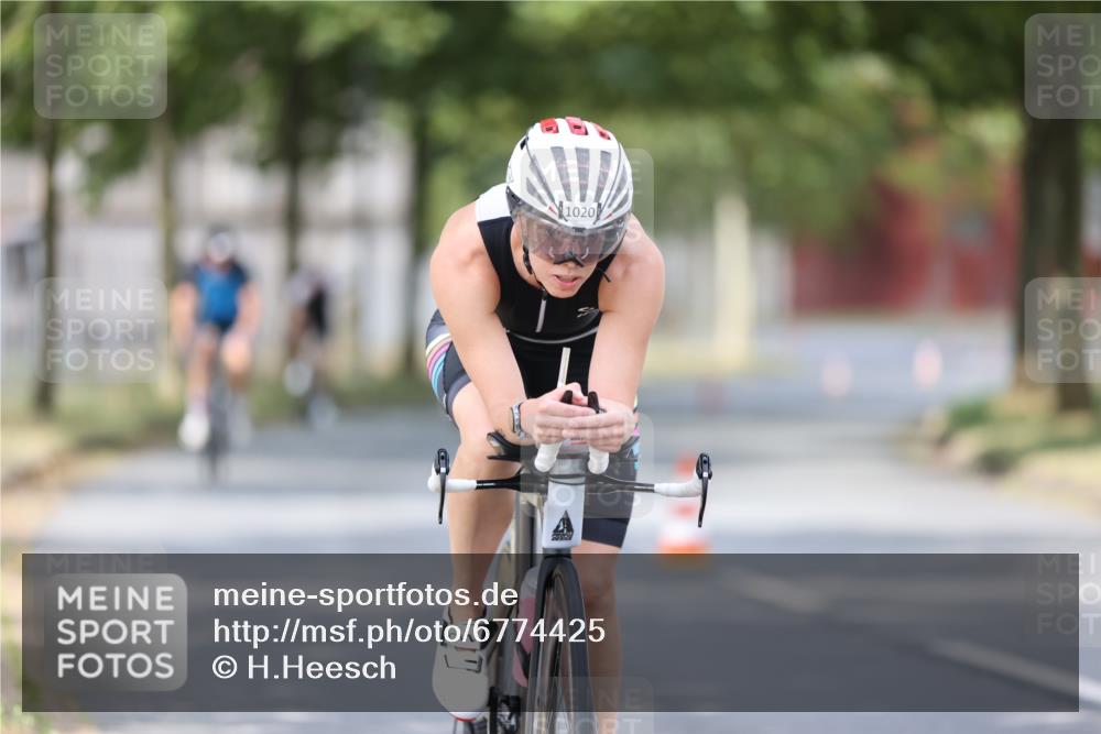 11.08.2024 - GEWOBA Citytriathlon Bremen H.Heesch http://msf.ph/oto/6774425 11.08.2024 11:41:44 Radfahren 758, 786, 835, 859, 965, 1020 meine-sportfotos.de