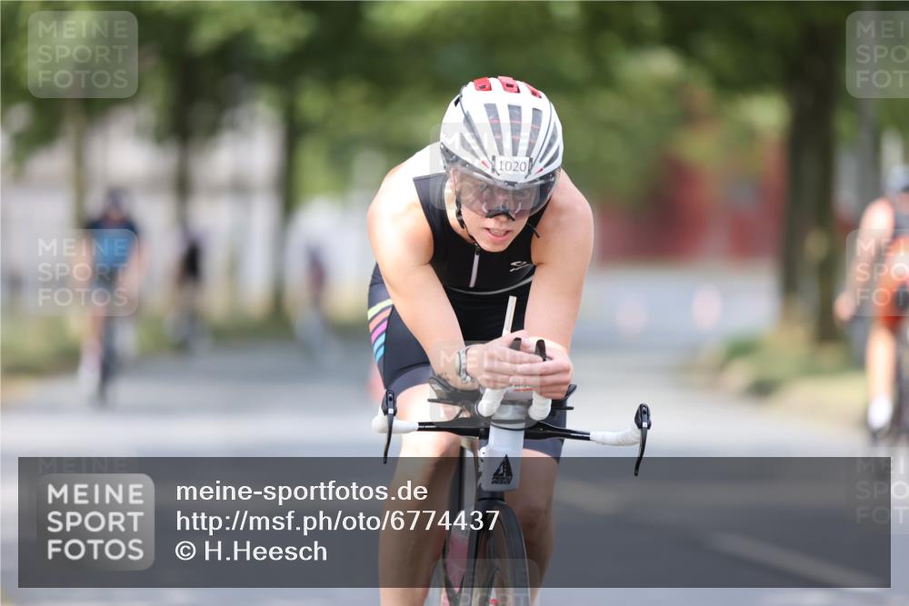11.08.2024 - GEWOBA Citytriathlon Bremen H.Heesch http://msf.ph/oto/6774437 11.08.2024 11:41:44 Radfahren 758, 786, 835, 859, 965, 1020 meine-sportfotos.de
