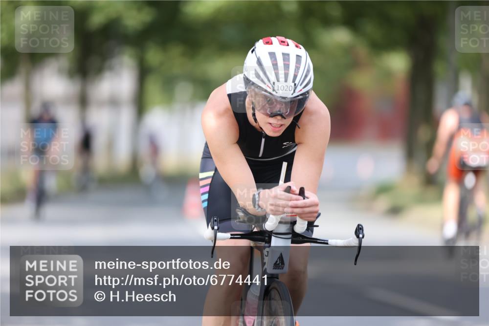 11.08.2024 - GEWOBA Citytriathlon Bremen H.Heesch http://msf.ph/oto/6774441 11.08.2024 11:41:44 Radfahren 758, 786, 835, 859, 965, 1020 meine-sportfotos.de
