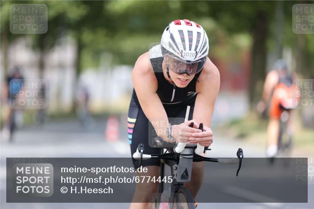 11.08.2024 - GEWOBA Citytriathlon Bremen H.Heesch http://msf.ph/oto/6774445 11.08.2024 11:41:44 Radfahren 758, 786, 835, 859, 965, 1020 meine-sportfotos.de