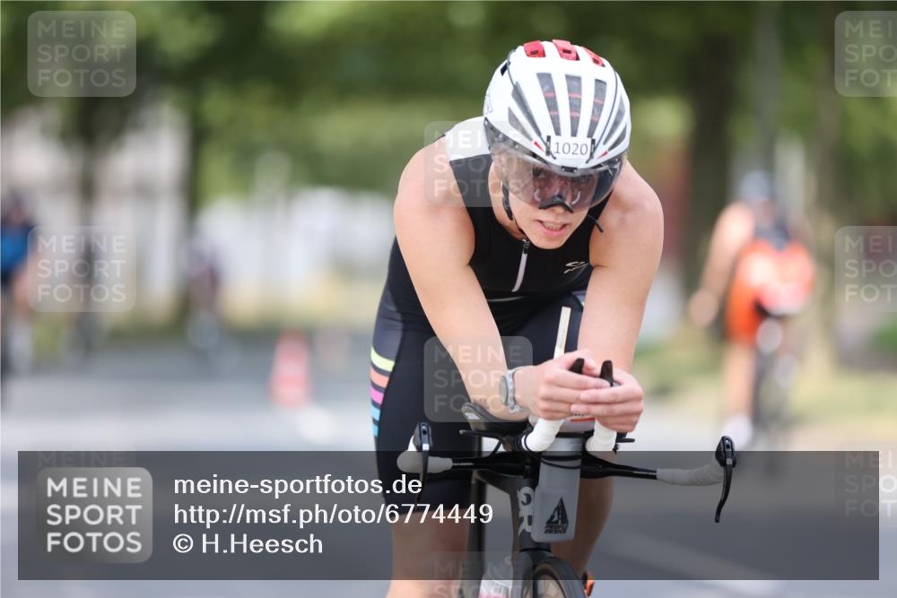 11.08.2024 - GEWOBA Citytriathlon Bremen H.Heesch http://msf.ph/oto/6774449 11.08.2024 11:41:44 Radfahren 758, 786, 835, 859, 965, 1020 meine-sportfotos.de