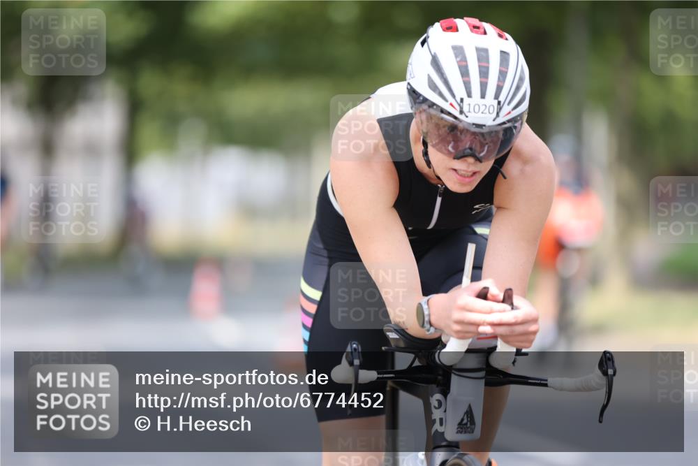 11.08.2024 - GEWOBA Citytriathlon Bremen H.Heesch http://msf.ph/oto/6774452 11.08.2024 11:41:44 Radfahren 758, 786, 835, 859, 965, 1020 meine-sportfotos.de