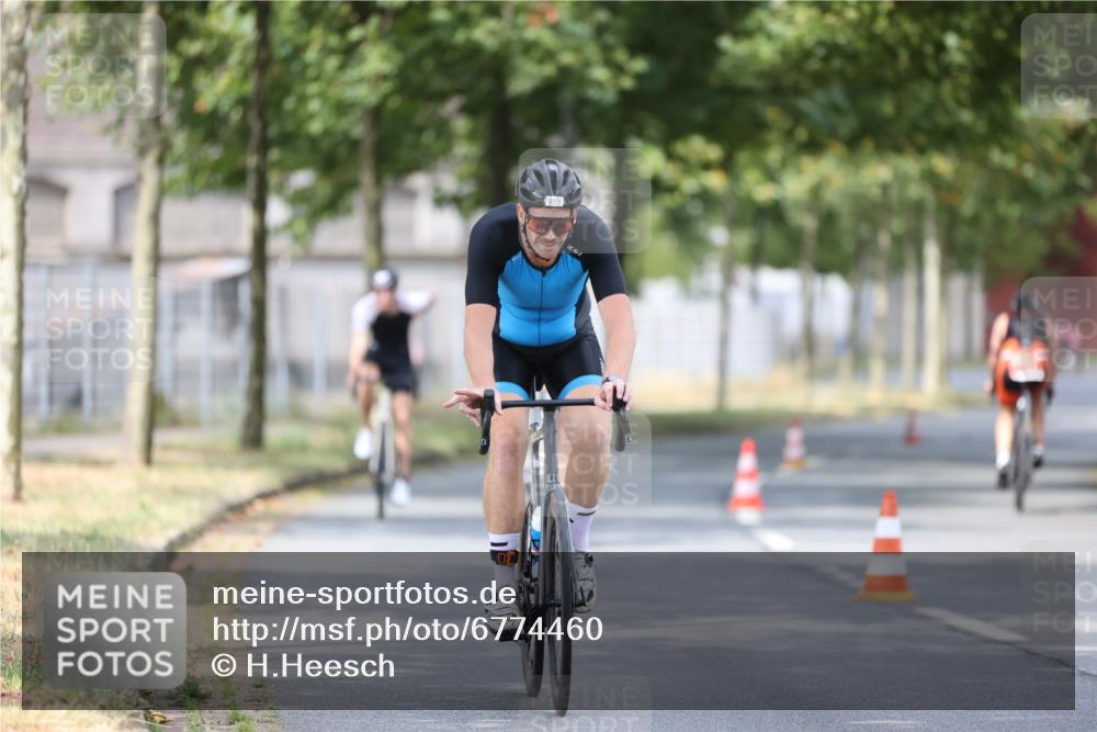 11.08.2024 - GEWOBA Citytriathlon Bremen H.Heesch http://msf.ph/oto/6774460 11.08.2024 11:41:47 Radfahren 758, 786, 859, 905, 965, 1020 meine-sportfotos.de