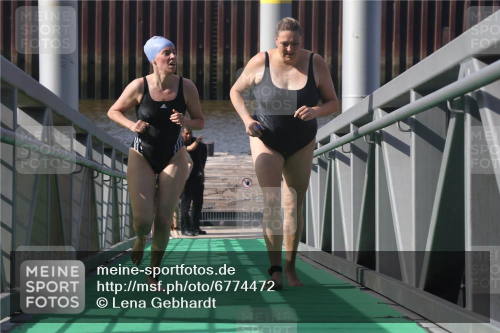 11.08.2024 - GEWOBA Citytriathlon Bremen Lena Gebhardt http://msf.ph/oto/6774472 11.08.2024 10:10:53 Schwimmen 5, 6, 23, 30, 47, 70 meine-sportfotos.de