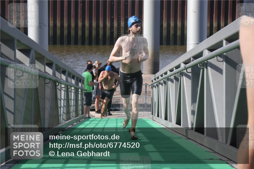 11.08.2024 - GEWOBA Citytriathlon Bremen Lena Gebhardt http://msf.ph/oto/6774520 11.08.2024 10:10:57 Schwimmen 5, 6, 23, 26, 30, 70 meine-sportfotos.de