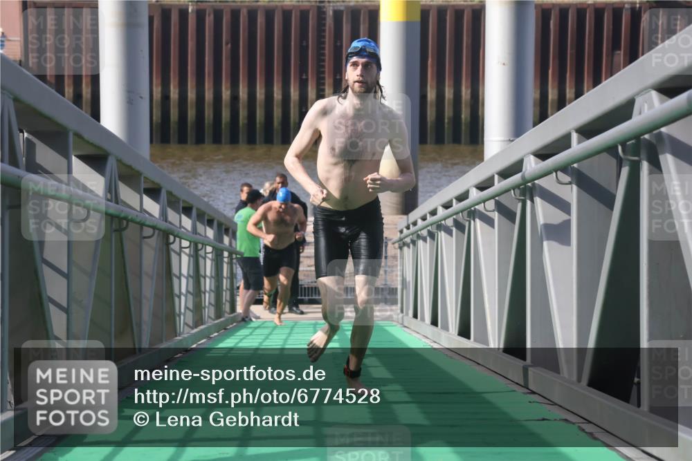 11.08.2024 - GEWOBA Citytriathlon Bremen Lena Gebhardt http://msf.ph/oto/6774528 11.08.2024 10:10:58 Schwimmen 5, 6, 23, 26, 30, 70 meine-sportfotos.de