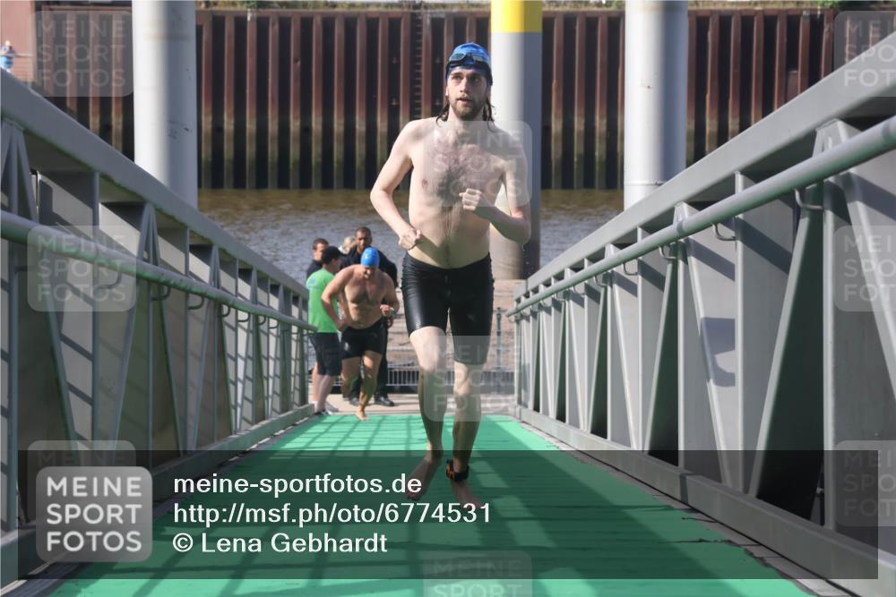 11.08.2024 - GEWOBA Citytriathlon Bremen Lena Gebhardt http://msf.ph/oto/6774531 11.08.2024 10:10:58 Schwimmen 5, 6, 23, 26, 30, 70 meine-sportfotos.de