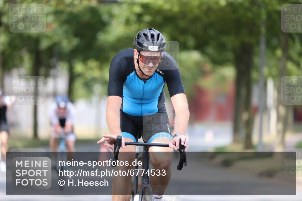 11.08.2024 - GEWOBA Citytriathlon Bremen H.Heesch http://msf.ph/oto/6774533 11.08.2024 11:41:47 Radfahren 758, 786, 859, 905, 965, 1020 meine-sportfotos.de