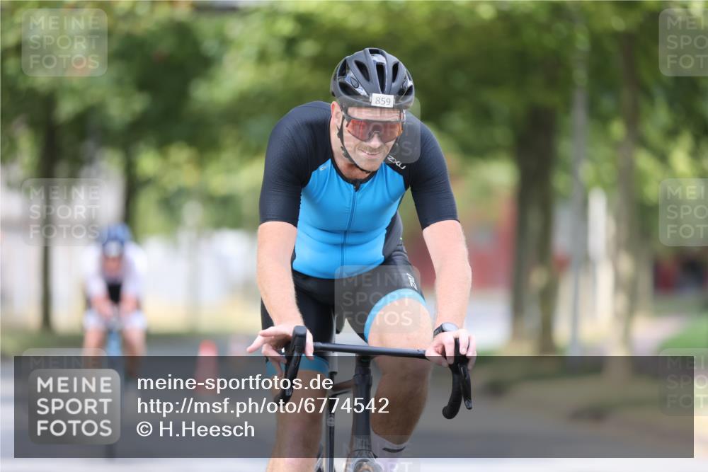 11.08.2024 - GEWOBA Citytriathlon Bremen H.Heesch http://msf.ph/oto/6774542 11.08.2024 11:41:48 Radfahren 758, 786, 859, 905, 965, 1020 meine-sportfotos.de