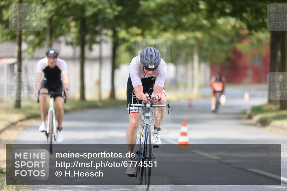 11.08.2024 - GEWOBA Citytriathlon Bremen H.Heesch http://msf.ph/oto/6774551 11.08.2024 11:41:48 Radfahren 758, 786, 859, 905, 965, 1020 meine-sportfotos.de