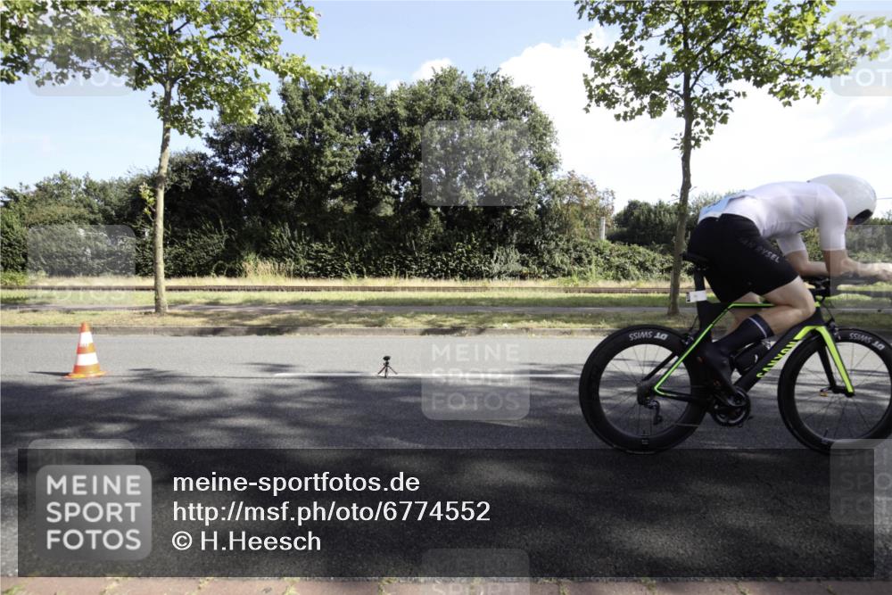 11.08.2024 - GEWOBA Citytriathlon Bremen H.Heesch http://msf.ph/oto/6774552 11.08.2024 10:18:37 Radfahren 8 meine-sportfotos.de