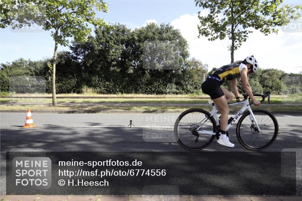 11.08.2024 - GEWOBA Citytriathlon Bremen H.Heesch http://msf.ph/oto/6774556 11.08.2024 10:18:44 Radfahren 1, 8, 85 meine-sportfotos.de