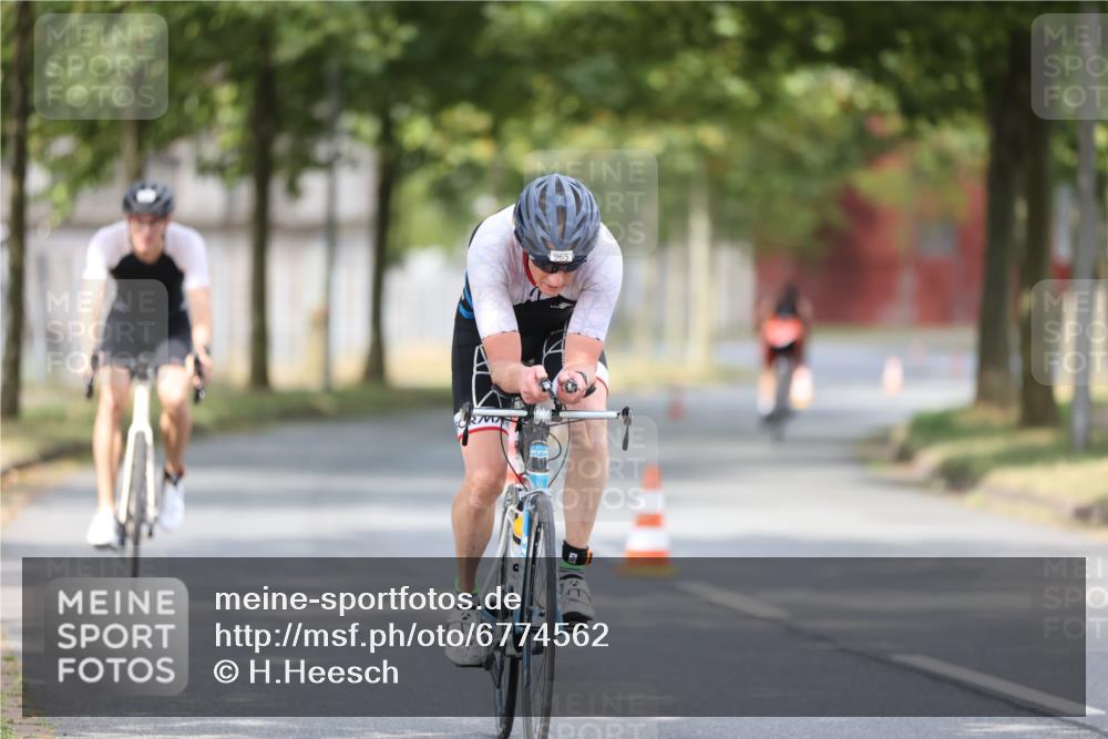 11.08.2024 - GEWOBA Citytriathlon Bremen H.Heesch http://msf.ph/oto/6774562 11.08.2024 11:41:49 Radfahren 758, 786, 859, 905, 965, 1020 meine-sportfotos.de