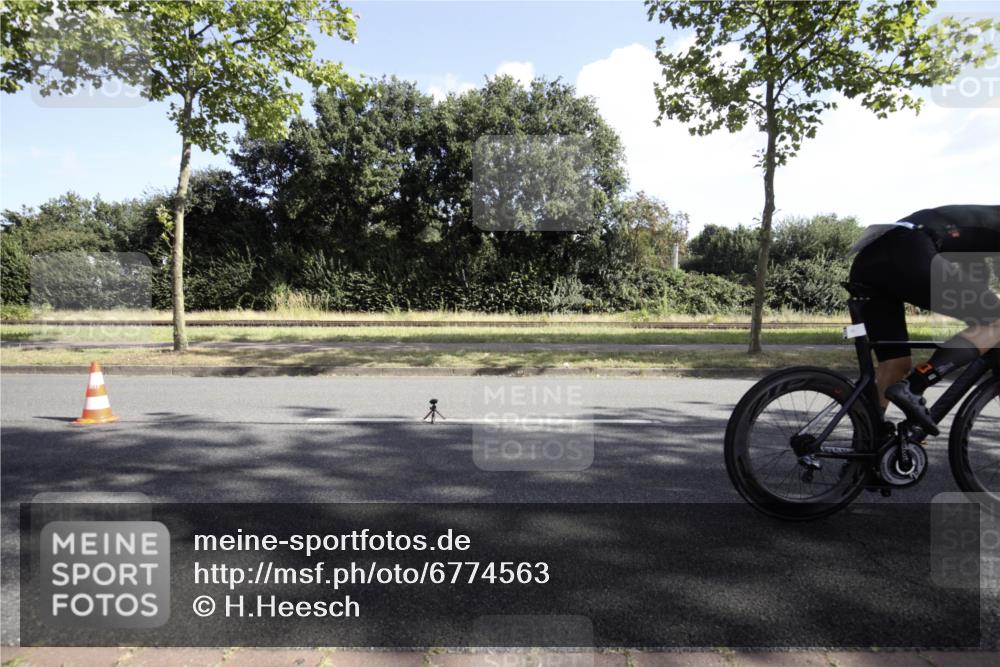 11.08.2024 - GEWOBA Citytriathlon Bremen H.Heesch http://msf.ph/oto/6774563 11.08.2024 10:18:55 Radfahren 1, 8, 82, 85, 96 meine-sportfotos.de