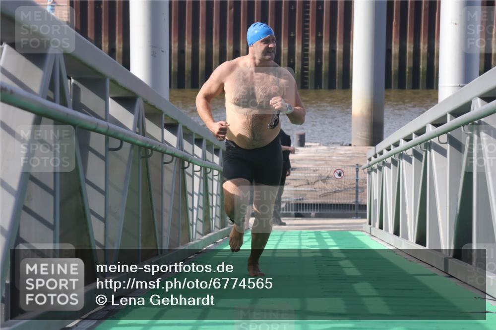 11.08.2024 - GEWOBA Citytriathlon Bremen Lena Gebhardt http://msf.ph/oto/6774565 11.08.2024 10:11:02 Schwimmen 5, 6, 21, 23, 26, 70 meine-sportfotos.de