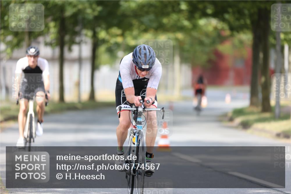 11.08.2024 - GEWOBA Citytriathlon Bremen H.Heesch http://msf.ph/oto/6774567 11.08.2024 11:41:49 Radfahren 758, 786, 859, 905, 965, 1020 meine-sportfotos.de