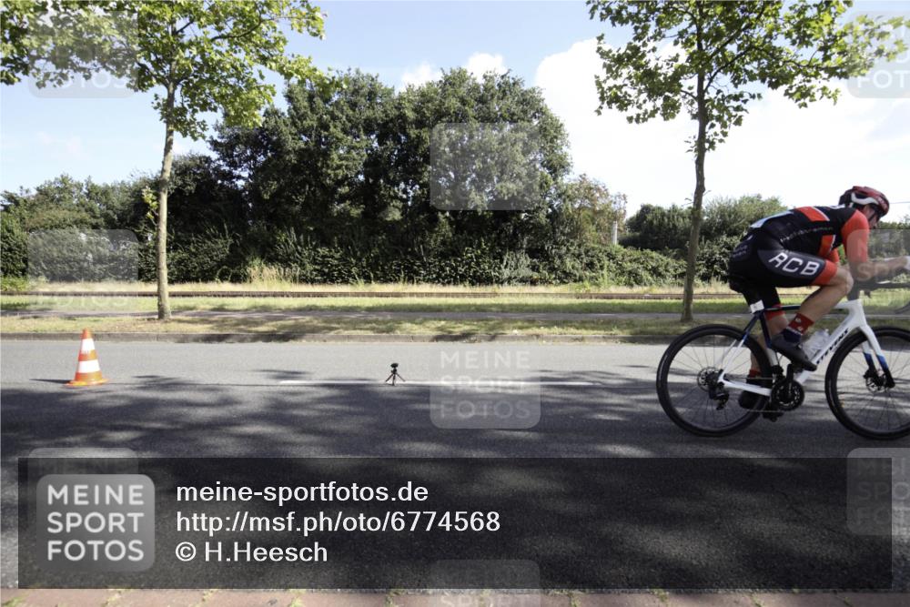 11.08.2024 - GEWOBA Citytriathlon Bremen H.Heesch http://msf.ph/oto/6774568 11.08.2024 10:19:07 Radfahren 1, 82, 85, 96 meine-sportfotos.de