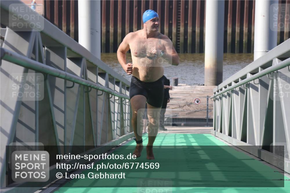 11.08.2024 - GEWOBA Citytriathlon Bremen Lena Gebhardt http://msf.ph/oto/6774569 11.08.2024 10:11:02 Schwimmen 5, 6, 21, 23, 26, 70 meine-sportfotos.de
