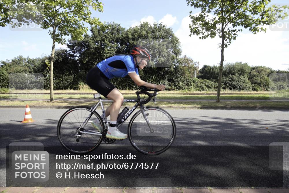 11.08.2024 - GEWOBA Citytriathlon Bremen H.Heesch http://msf.ph/oto/6774577 11.08.2024 10:19:44 Radfahren 3, 56, 59 meine-sportfotos.de