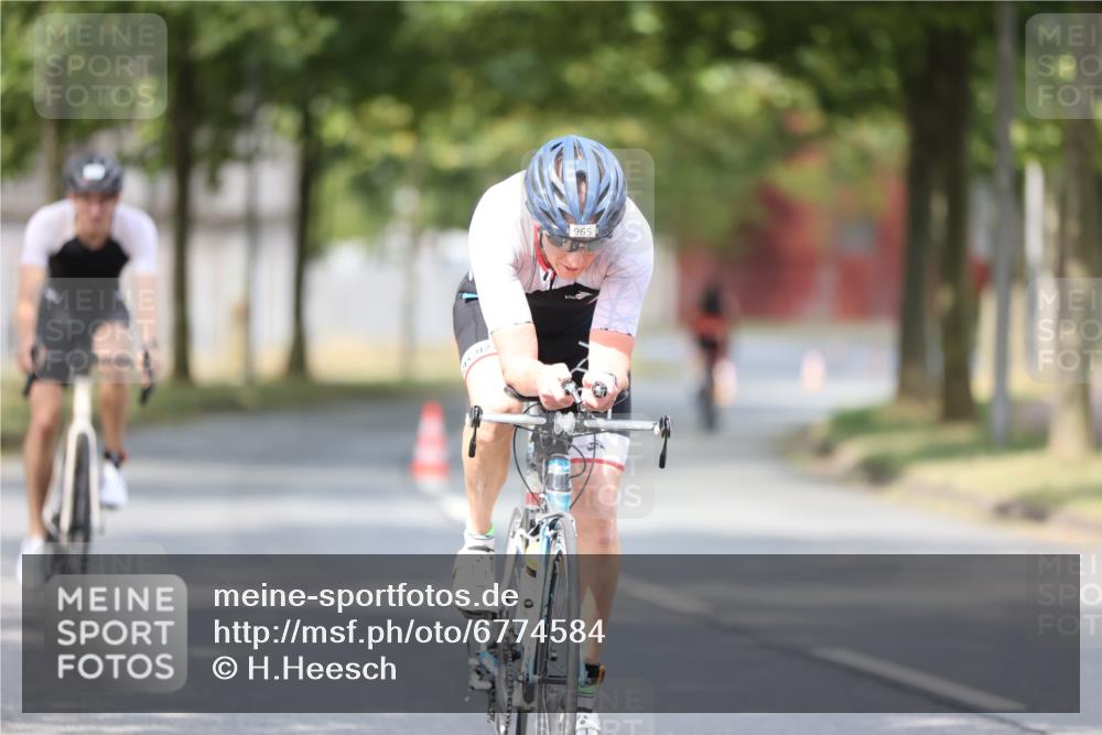 11.08.2024 - GEWOBA Citytriathlon Bremen H.Heesch http://msf.ph/oto/6774584 11.08.2024 11:41:49 Radfahren 758, 786, 859, 905, 965, 1020 meine-sportfotos.de