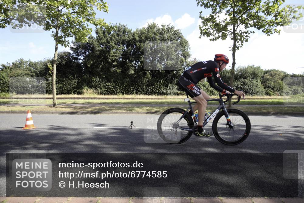11.08.2024 - GEWOBA Citytriathlon Bremen H.Heesch http://msf.ph/oto/6774585 11.08.2024 10:20:05 Radfahren 43, 62, 95 meine-sportfotos.de