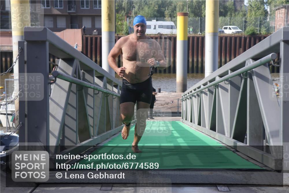 11.08.2024 - GEWOBA Citytriathlon Bremen Lena Gebhardt http://msf.ph/oto/6774589 11.08.2024 10:11:03 Schwimmen 5, 6, 21, 23, 26, 70 meine-sportfotos.de