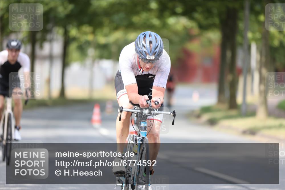 11.08.2024 - GEWOBA Citytriathlon Bremen H.Heesch http://msf.ph/oto/6774592 11.08.2024 11:41:49 Radfahren 758, 786, 859, 905, 965, 1020 meine-sportfotos.de