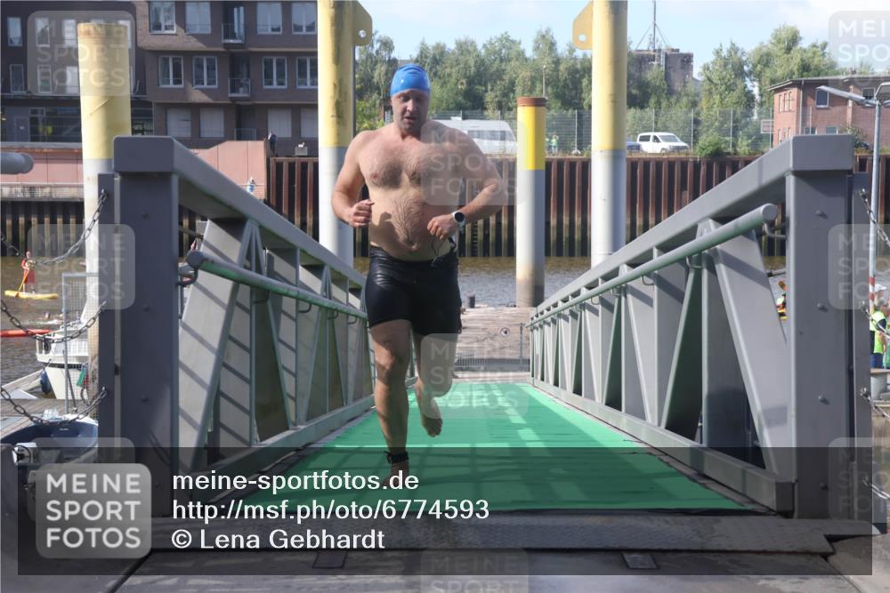 11.08.2024 - GEWOBA Citytriathlon Bremen Lena Gebhardt http://msf.ph/oto/6774593 11.08.2024 10:11:04 Schwimmen 5, 21, 23, 26, 70 meine-sportfotos.de